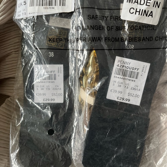 TopShop Penny Chain sandal in off white - Picture 6 of 6